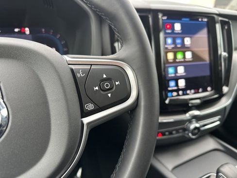 Certified 2025 Volvo XC60 B5 Core image 28