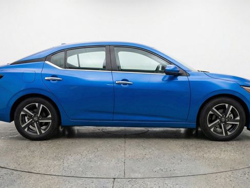 Used 2025 Nissan Sentra SV image 11