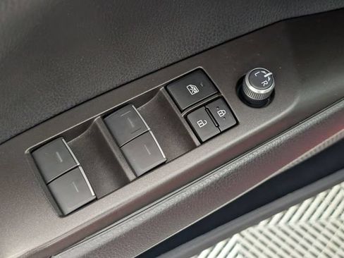Used 2023 Toyota Camry XSE FWD image 11