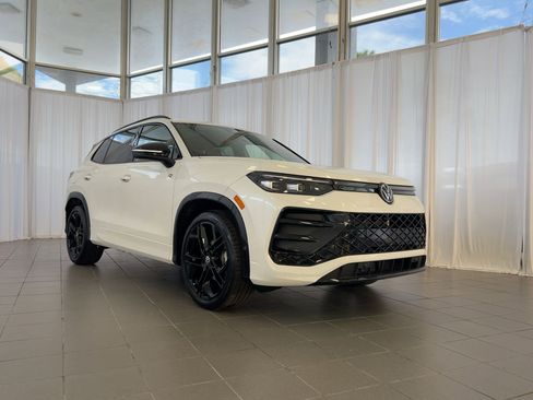 New 2026 Volkswagen Tiguan SE R-Line image 7