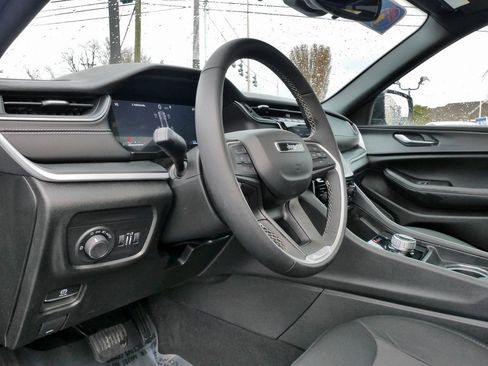 Used 2024 Jeep Grand Cherokee Laredo X w/ Luxury Tech Group I image 24