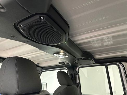 Used 2023 Jeep Gladiator Sport image 19