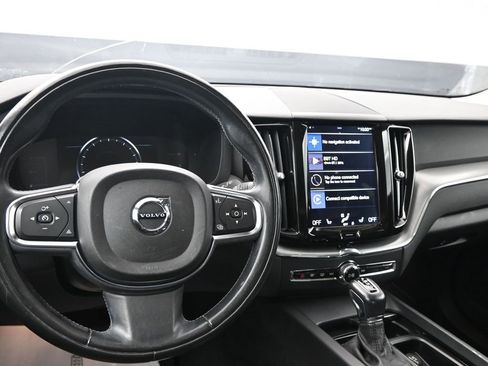 Used 2019 Volvo XC60 T5 Momentum w/ Premium Package image 28