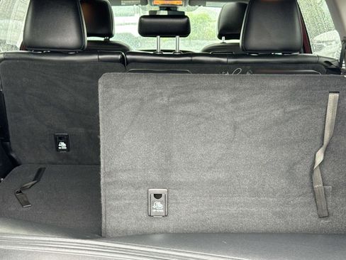 Used 2019 Toyota Highlander XLE w/ Carpet Mat Package (TMS) AWD/4WD image 21