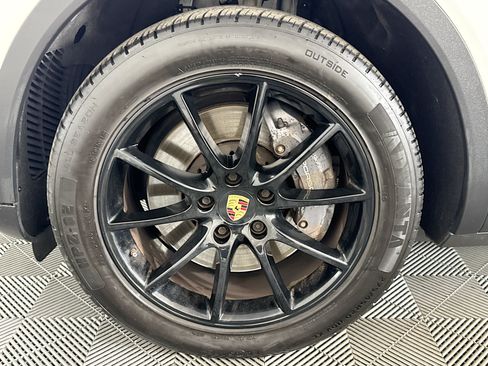 Used 2023 Porsche Cayenne AWD/4WD image 35