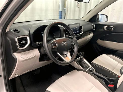 Used 2023 Hyundai Venue SEL image 8
