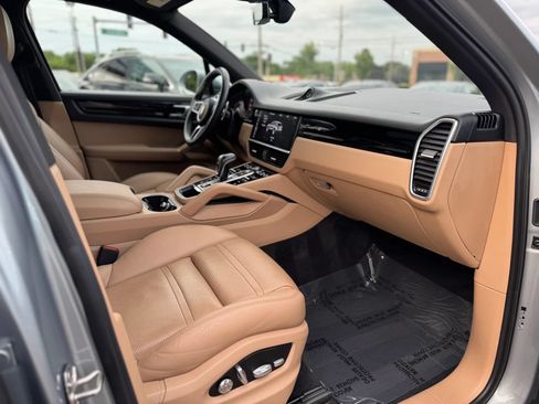 Used 2020 Porsche Cayenne AWD/4WD image 19
