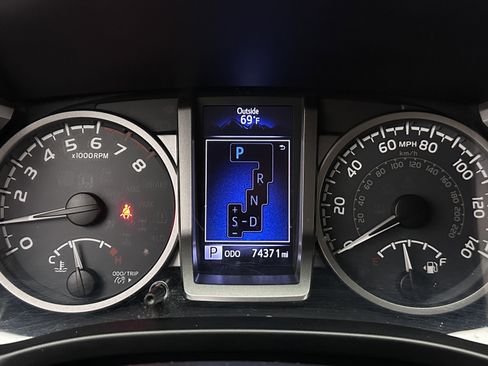 Used 2016 Toyota Tacoma SR5 RWD image 15
