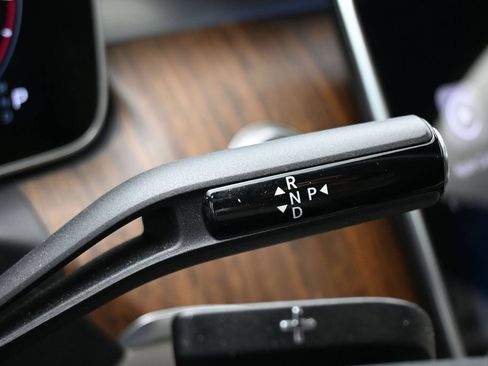 Used 2025 Mercedes-Benz C 300 Sedan image 25