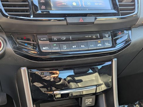 Used 2017 Honda Accord EX-L image 22