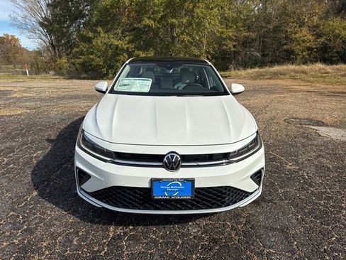 Certified 2025 Volkswagen Jetta SE image 2