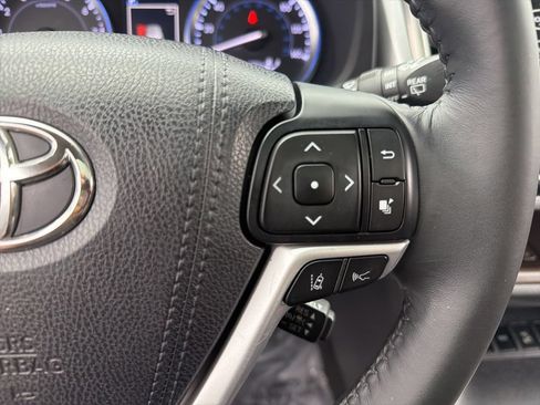 Used 2018 Toyota Highlander XLE AWD/4WD image 13