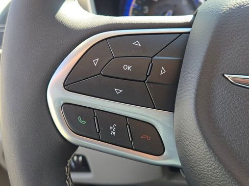 Used 2024 Chrysler Pacifica Touring-L image 26