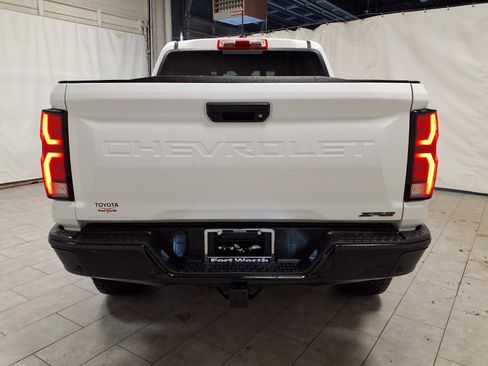 Used 2025 Chevrolet Colorado ZR2 w/ Technology Package AWD/4WD image 8
