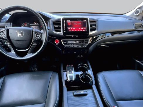 Used 2018 Honda Pilot Touring image 16