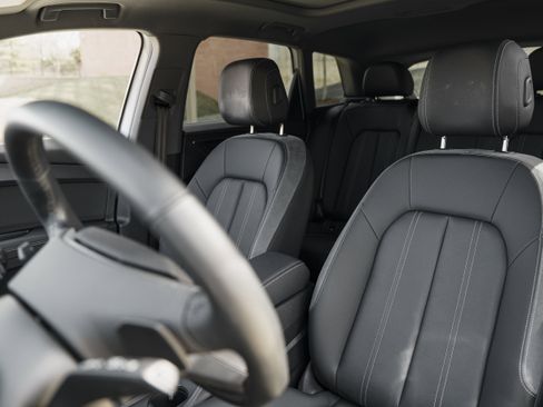 Used 2024 Audi Q4 e-tron Premium Plus w/ Premium Plus image 20