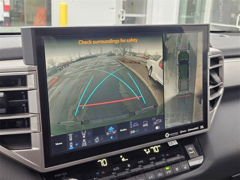 Used 2022 Toyota Tundra Limited image 21