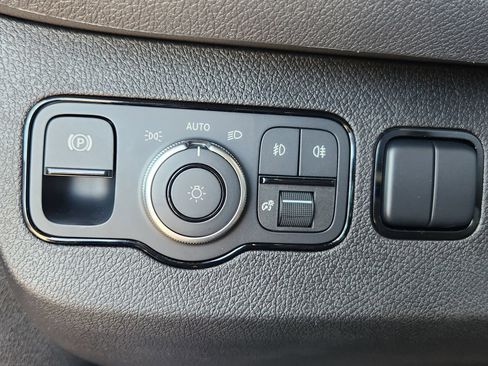 Used 2025 Mercedes-Benz Sprinter 2500 image 17