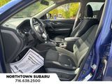 Used 2018 Nissan Rogue SV image 2