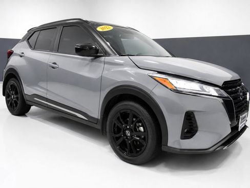 Certified 2022 Nissan Kicks SR FWD image 7