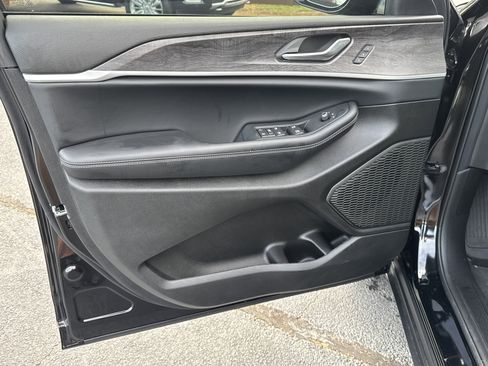 New 2025 Jeep Grand Cherokee L Limited w/ Luxury Tech Group II image 11