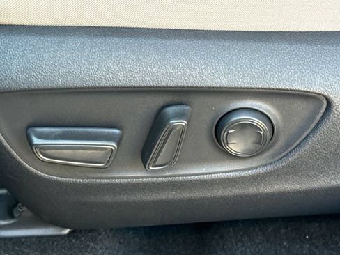 Used 2025 Toyota RAV4 XLE FWD image 19