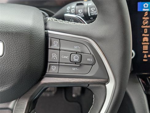 New 2026 Jeep Grand Cherokee Limited image 18