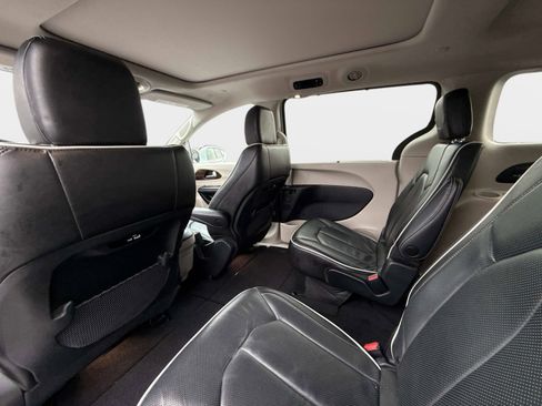 Used 2022 Chrysler Pacifica Limited image 21