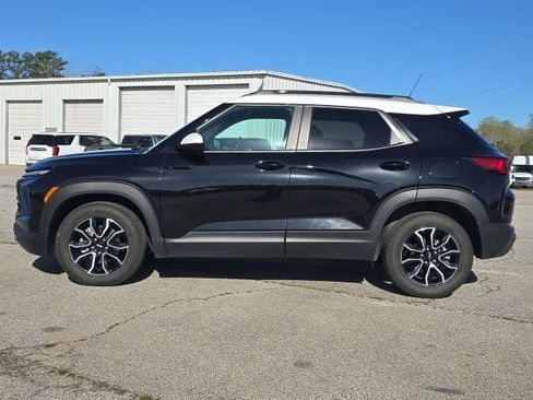 Used 2024 Chevrolet TrailBlazer ACTIV w/ Driver Confidence Package image 2
