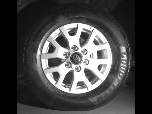 Used 2025 Toyota Tacoma SR5 AWD/4WD image 10