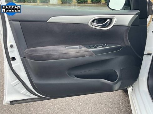 Used 2015 Nissan Sentra SR w/ Navigation Package image 29