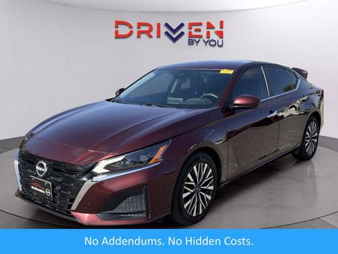 Used 2023 Nissan Altima 2.5 SV FWD image 1