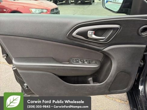 Used 2015 Chrysler 200 Limited image 12