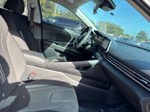 Used 2024 Hyundai Elantra SEL image 13