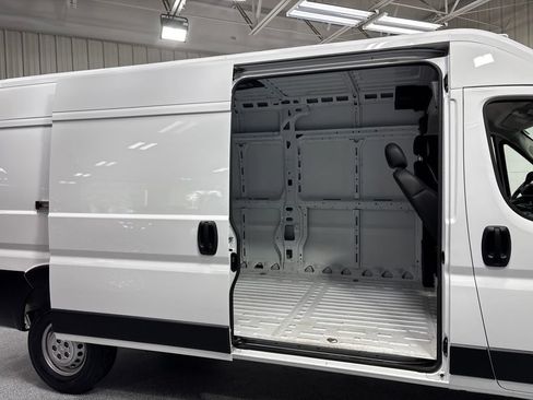 Used 2026 RAM ProMaster 2500 w/ Convenience Group FWD image 36