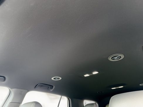 Used 2023 Chevrolet Traverse LT FWD image 27