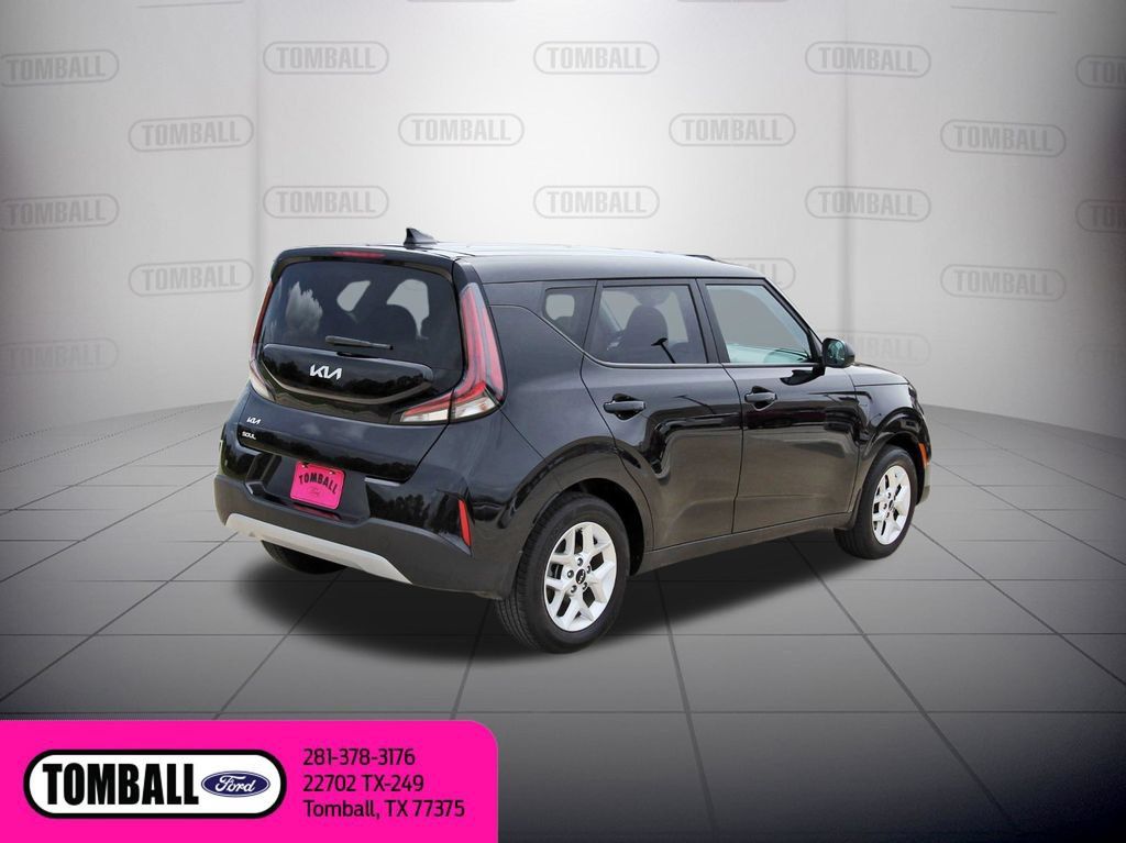 Used 2025 Kia Soul LX w/ LX Technology Package FWD image 7