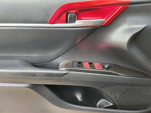 Used 2022 Toyota Camry LE image 17