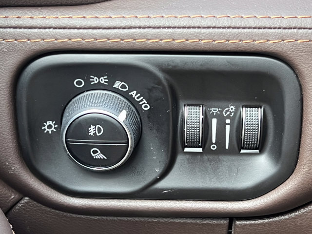 Used 2025 RAM 2500 Limited AWD/4WD image 21