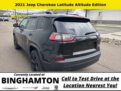 Used 2021 Jeep Cherokee Latitude Plus AWD/4WD image 4
