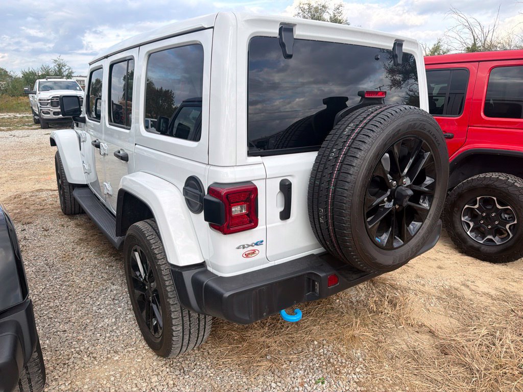 Used 2022 Jeep Wrangler Unlimited Sahara w/ Cold Weather Group AWD/4WD image 7