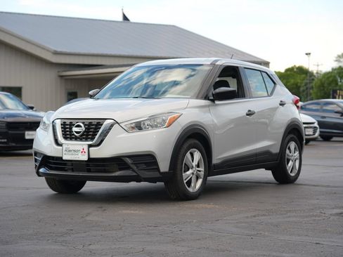 Used 2020 Nissan Kicks S FWD image 7