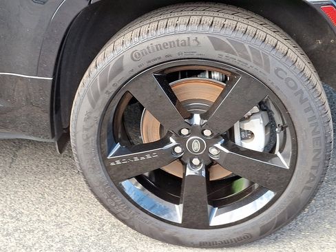 Certified 2025 Land Rover Defender 130 X-Dynamic SE image 10