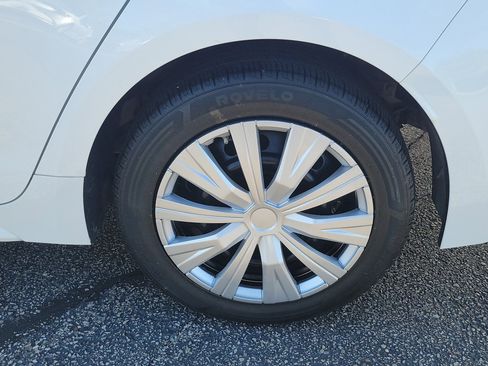 Used 2022 Toyota Corolla LE image 5