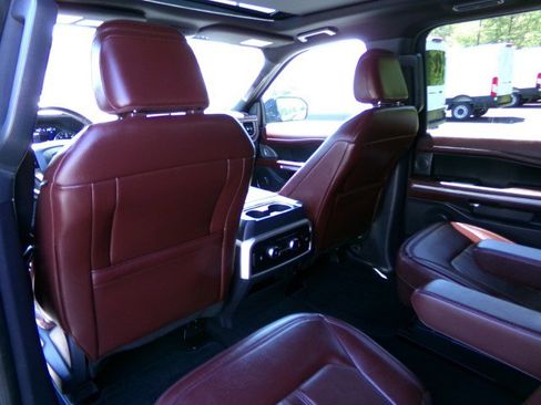 Used 2024 Ford Expedition Limited AWD/4WD image 16