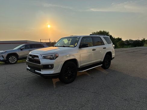 Certified 2019 Toyota 4Runner Limited AWD/4WD image 11