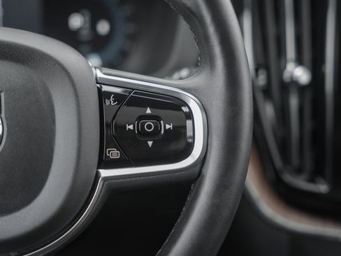 Certified 2023 Volvo XC60 B5 Ultimate w/ Climate Package image 29