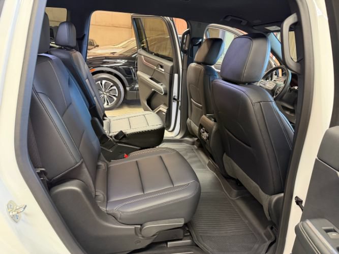 Used 2024 GMC Acadia Elevation w/ Luxury Package FWD image 30