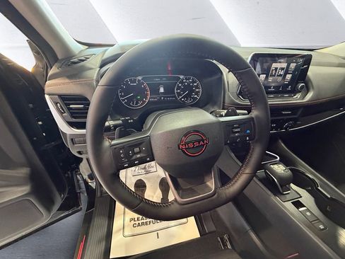 Used 2025 Nissan Rogue SV w/ Rock Creek Premium Package image 9