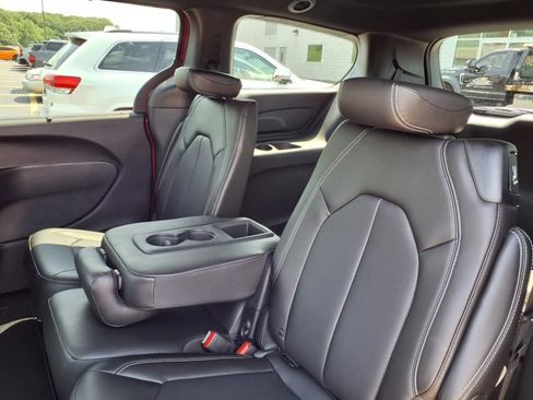 New 2026 Chrysler Pacifica Select image 19